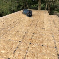 The roof now has to be covered with a rubber membrane. You have no idea how heavy this was!