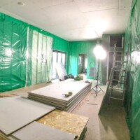 Room lights, speakers & sockets all inset into the ceiling to keep the walls clear.